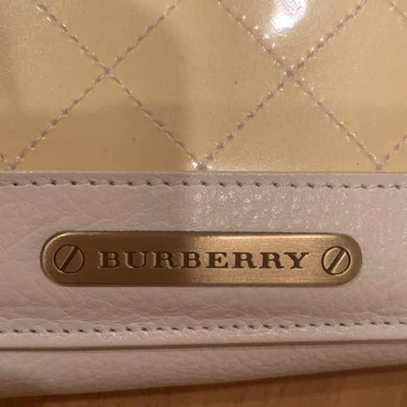 BURBERRY WOMEN’S LEATHER TRI-FOLD WALLET - Picture 2 of 12
